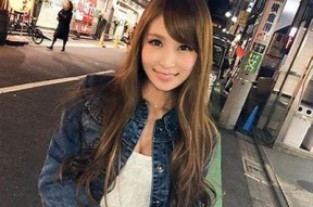 麻豆传媒搭讪素人2：真实情感互动的绚丽瞬间