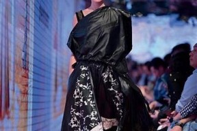 麻豆传媒服饰：时尚新潮流，打造个性化穿搭体验